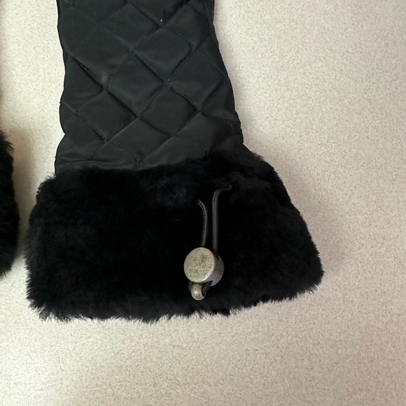 UGG gloves, new with drawstring - Picture 2 of 2